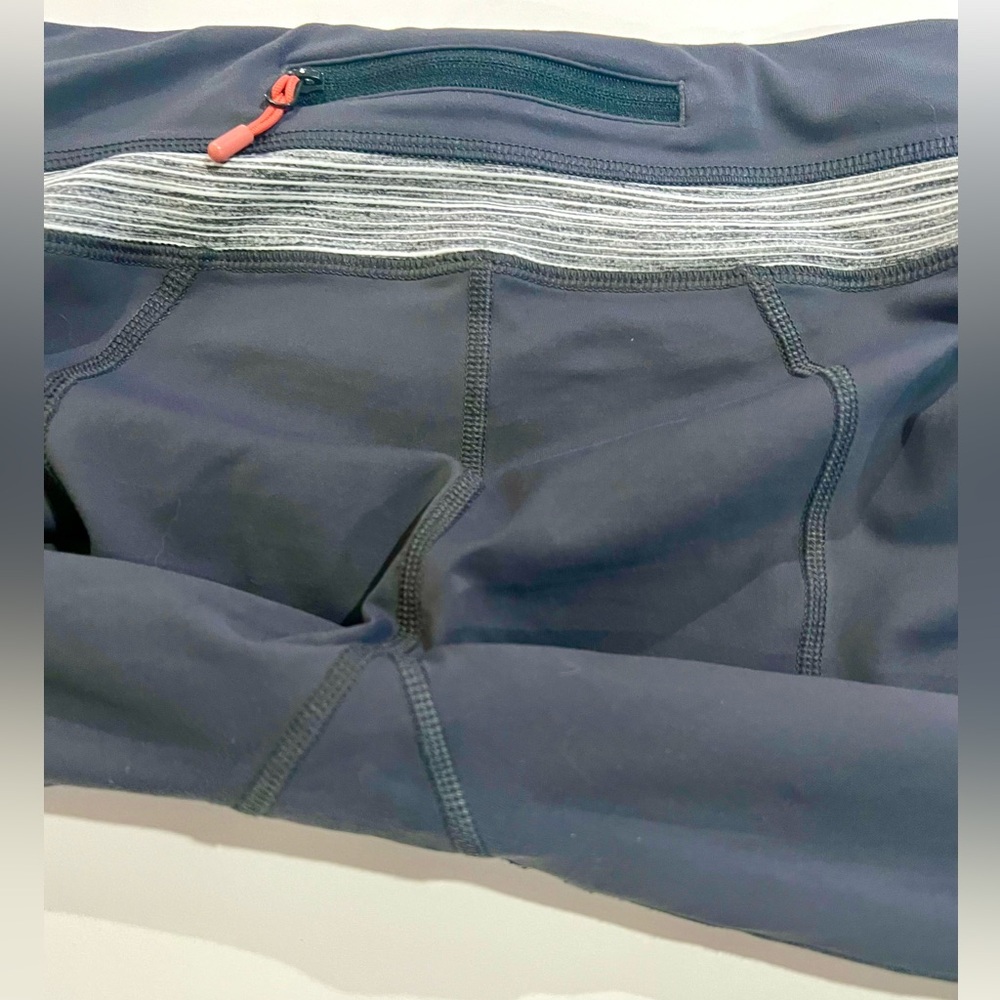 Lululemon Navy Gray Crop Running Leggings Reflective Trim Zip Pocket Size 6 - Picture 8 of 12